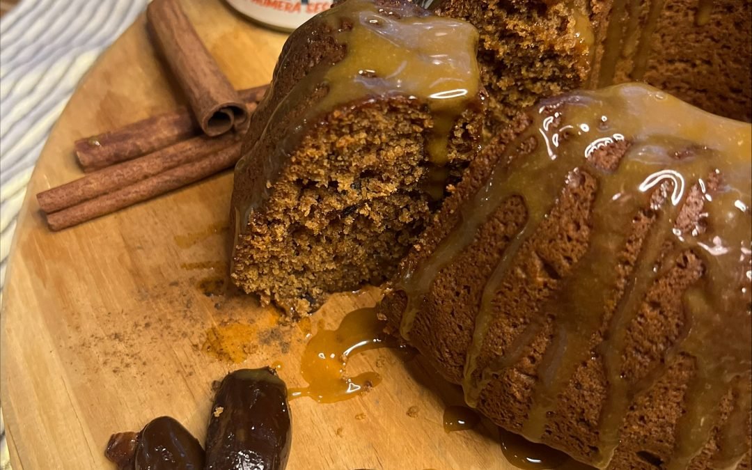 Jouluinen Tahini-taatelikakku